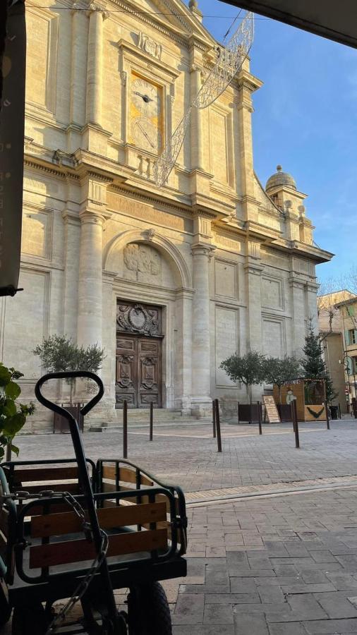 Ferienwohnung Un Coin De Luberon LʼIsle-sur-la-Sorgue Exterior foto
