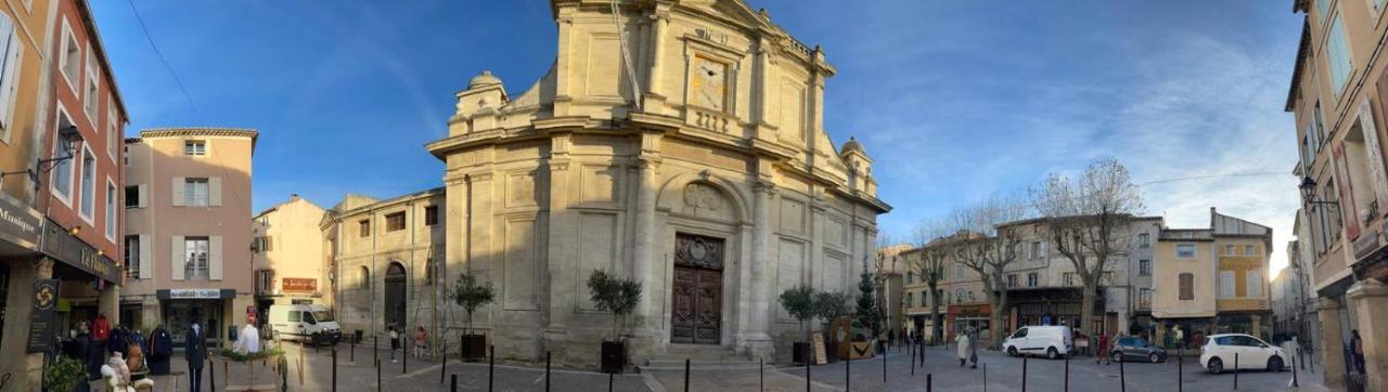 Ferienwohnung Un Coin De Luberon LʼIsle-sur-la-Sorgue Exterior foto