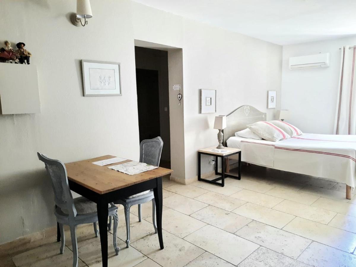 Ferienwohnung Un Coin De Luberon LʼIsle-sur-la-Sorgue Exterior foto