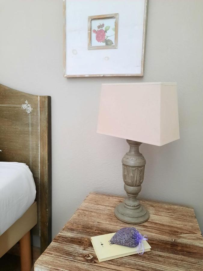 Ferienwohnung Un Coin De Luberon LʼIsle-sur-la-Sorgue Exterior foto