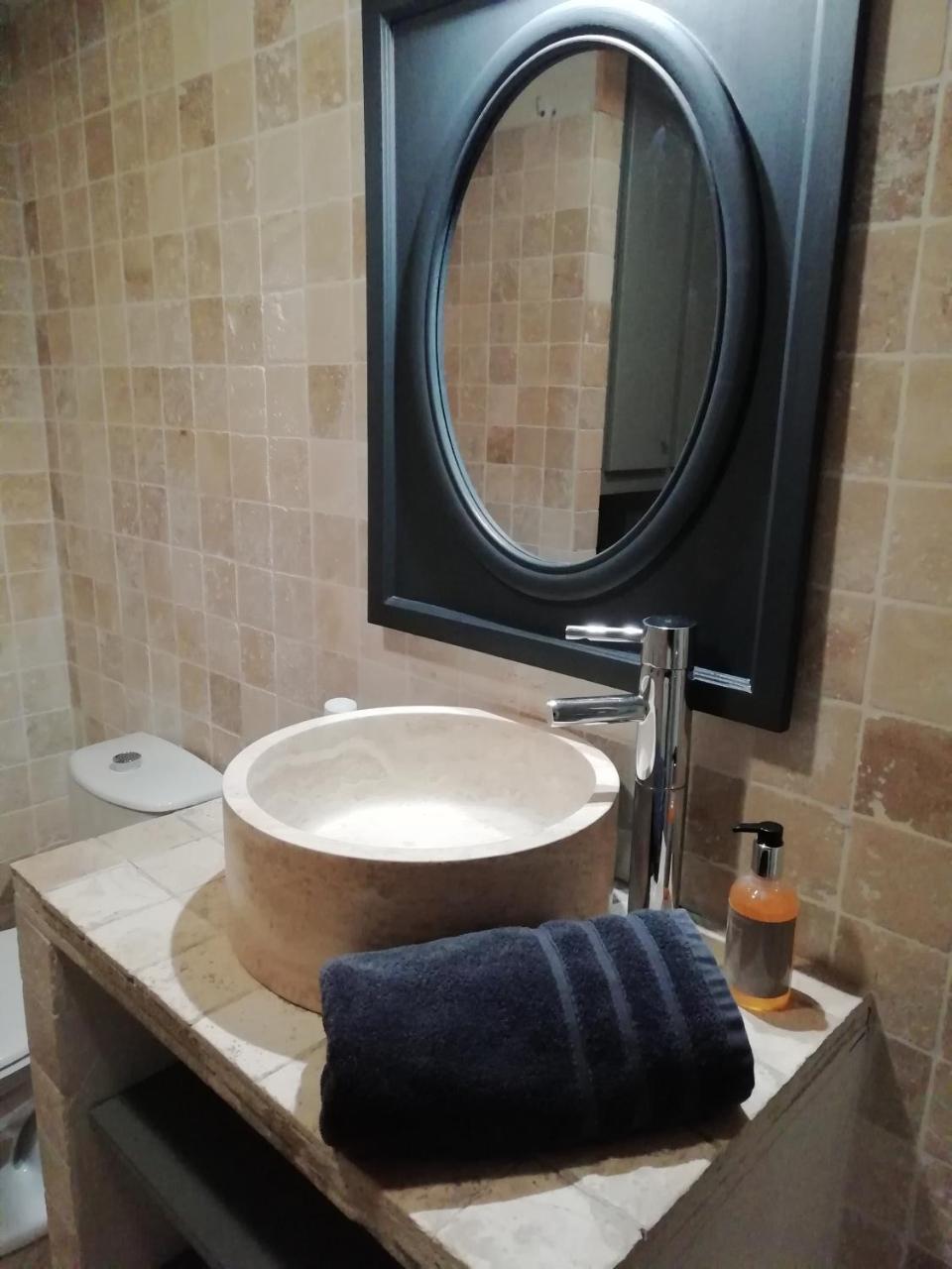 Ferienwohnung Un Coin De Luberon LʼIsle-sur-la-Sorgue Exterior foto